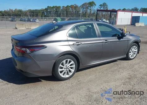 2024 Toyota Camry Le z USA, uszkodzony, nr VIN 4T1C11AK6RU876007